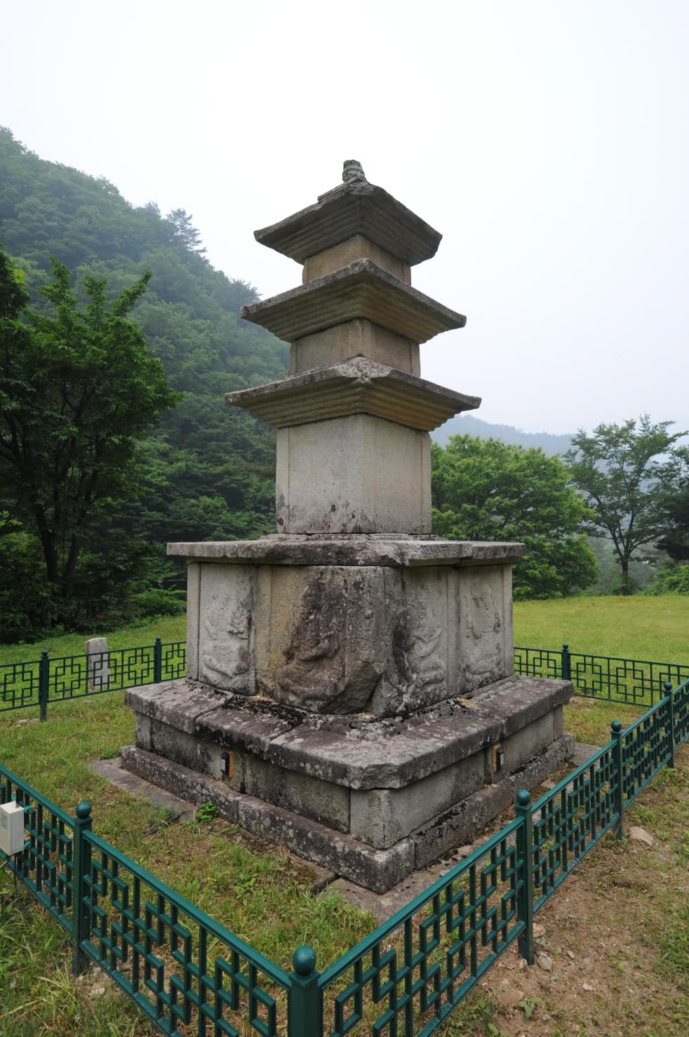 양양 선림원지 삼층석탑 — 양양 선림원지 삼층석탑 (촬영:문화재청)