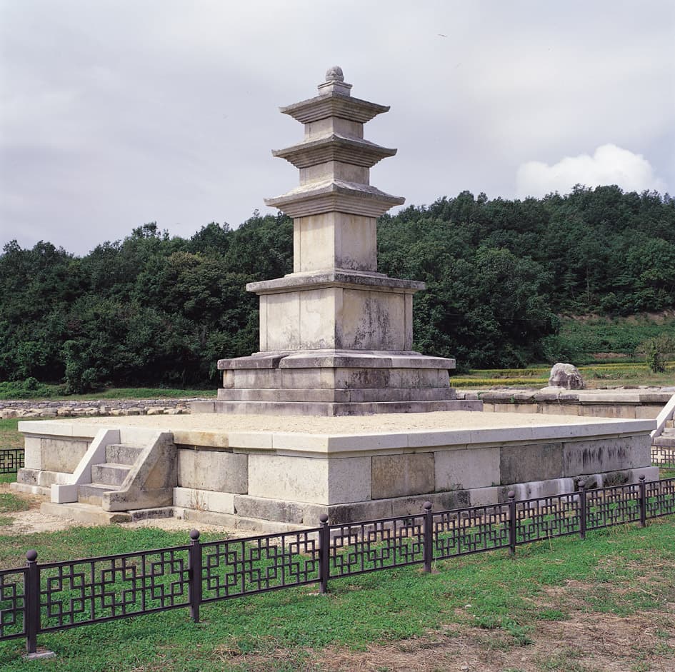 원주 거돈사지 삼층석탑 — 원주 거돈사지 삼층석탑