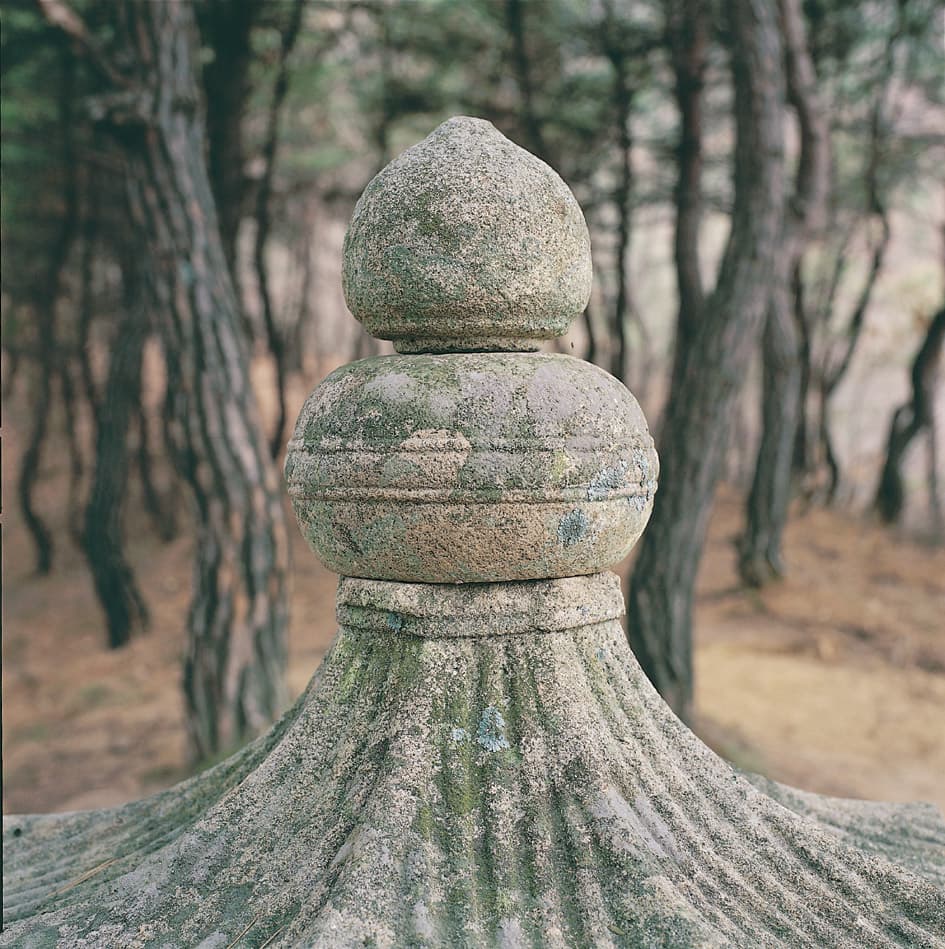 영동 영국사 승탑 — 옥개석 및 상륜부 복발과 보주석