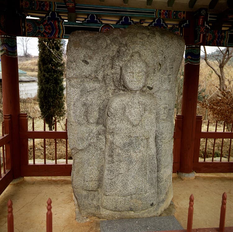 영동 신항리 석조여래삼존입상 — 영동 신항리 석조여래삼존입상