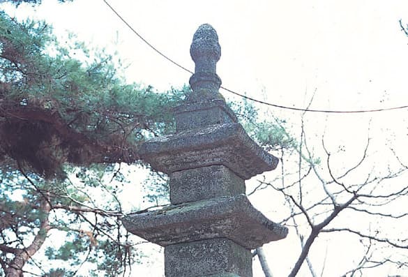 옥천 용암사 동·서 삼층석탑 — 동탑 탑신 및 상륜부