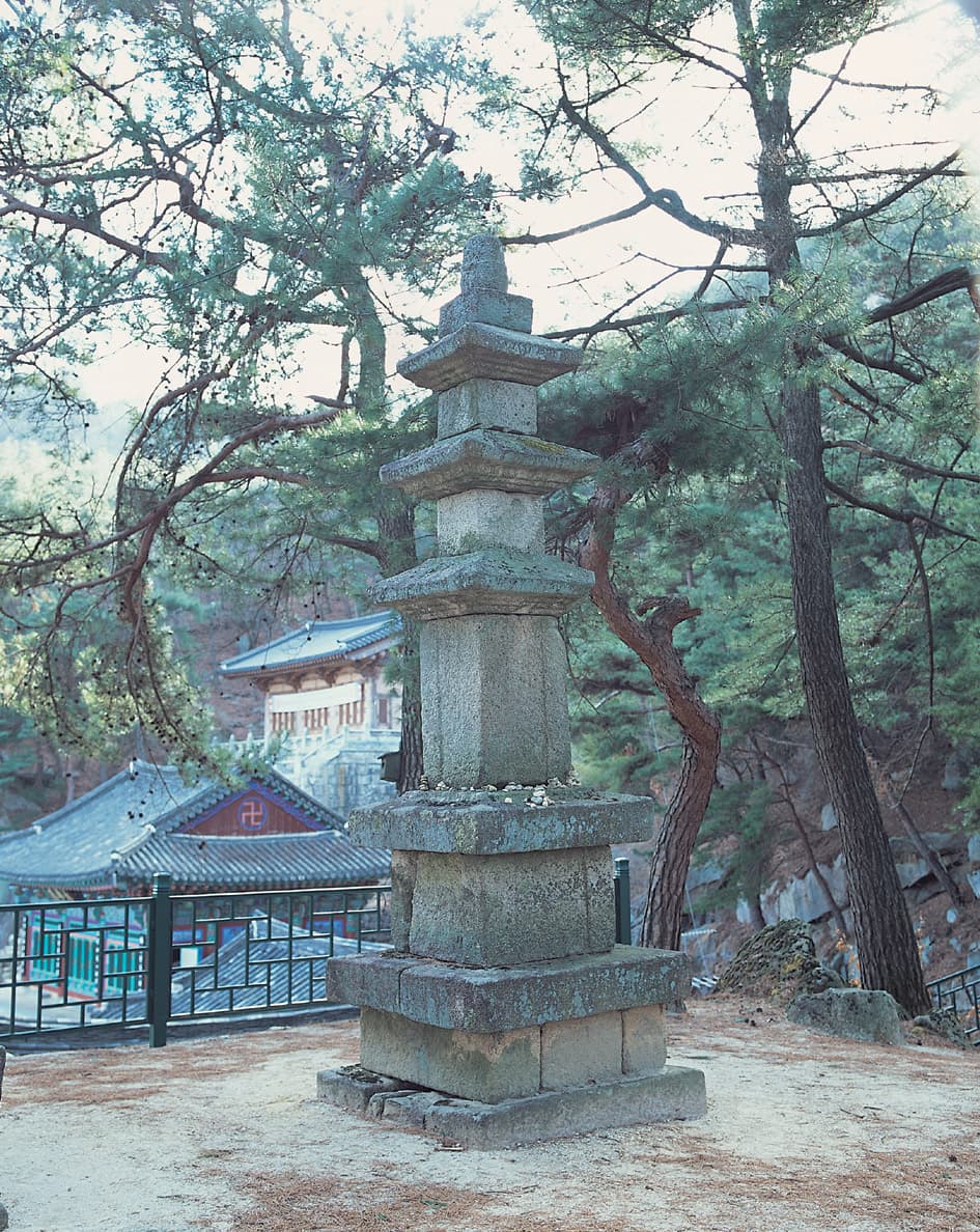 옥천 용암사 동·서 삼층석탑 — 서삼층석탑