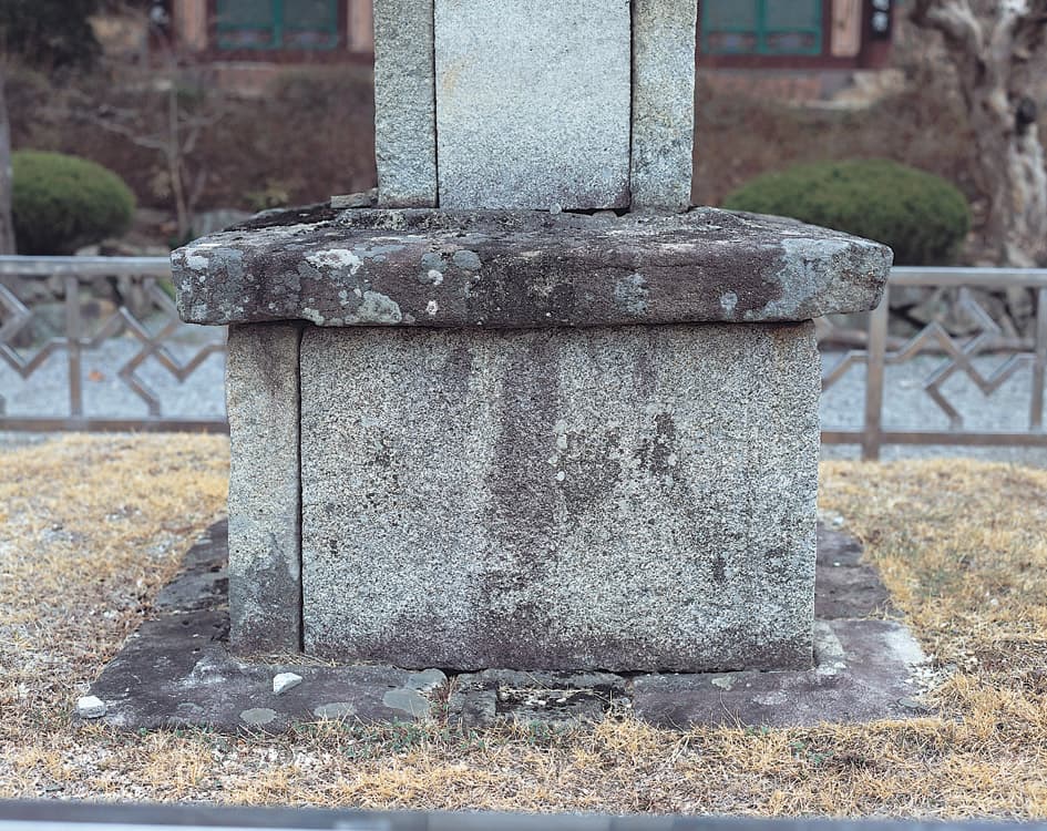 영동 반야사 삼층석탑 — 석탑 기단부