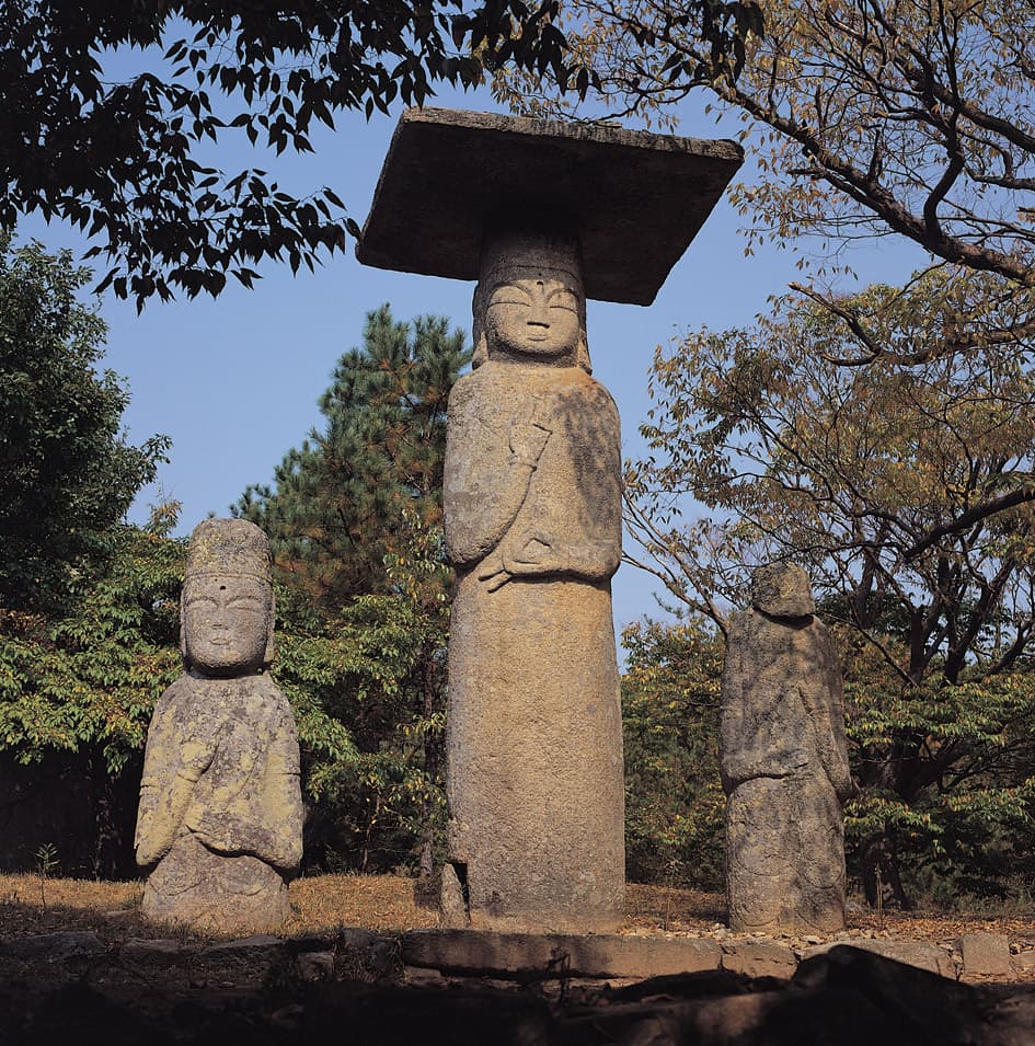 당진 안국사지 석조여래삼존입상 — 당진 안국사지 석조여래삼존입상