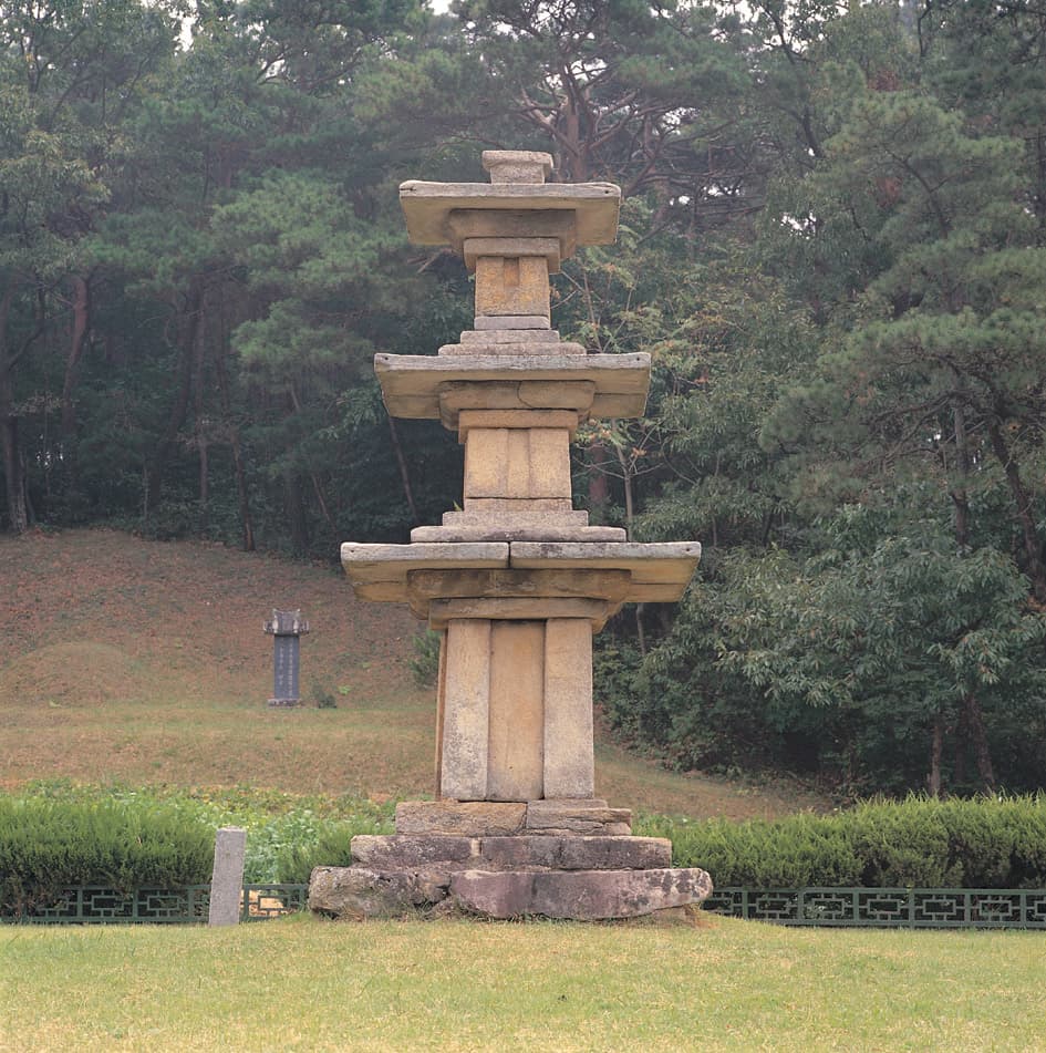 부여 장하리 삼층석탑 — 부여 장하리삼층석탑