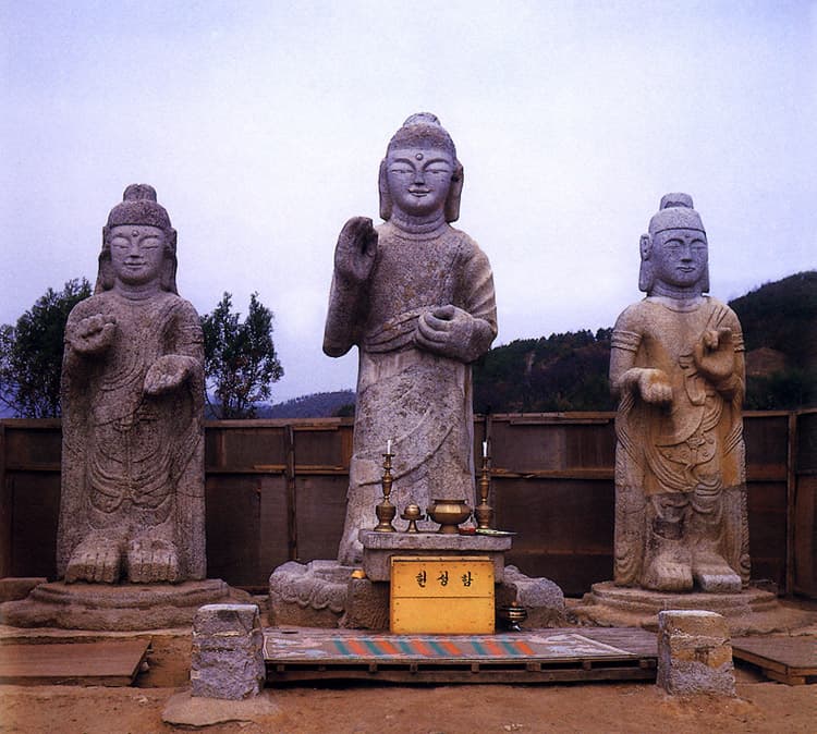 논산 개태사지 석조여래삼존입상 — 개태사지석불입상(복원전)