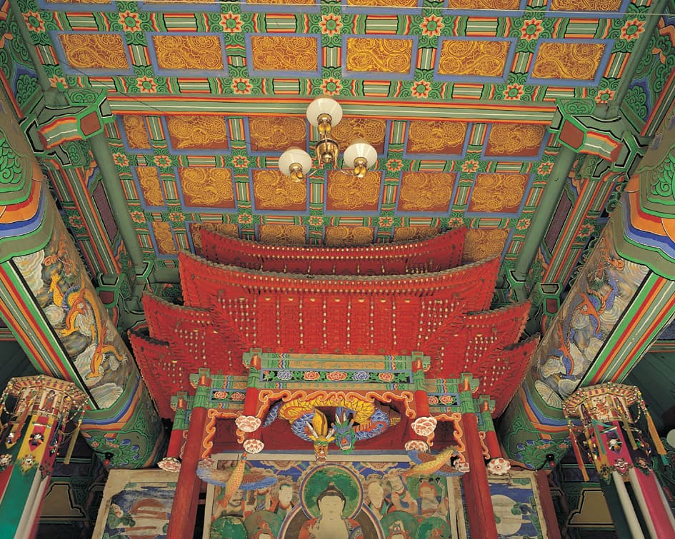 홍성 고산사 대웅전 — 홍성 고산사 대웅전 내부 닫집 및 천장