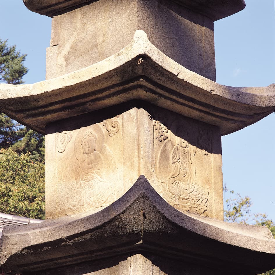 공주 마곡사 오층석탑 — 2층탑신의 사방불상