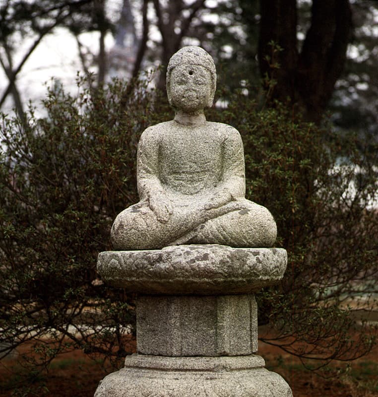 공주 서혈사지 석조여래좌상 — 공주 서혈사지 석조여래좌상