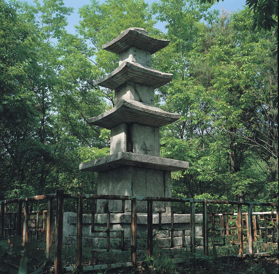 김제 금산사 심원암 삼층석탑 — 김제 금산사 심원암 삼층석탑
