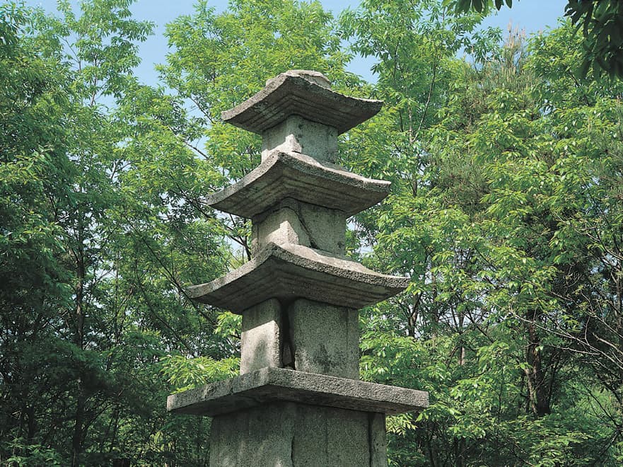 김제 금산사 심원암 삼층석탑 — 2~3층 옥개석 및 탑신