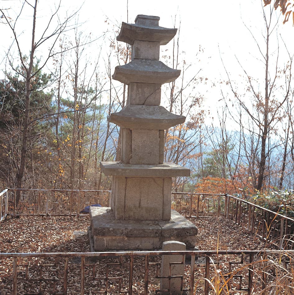 김제 금산사 심원암 삼층석탑 — 기단부(상·하층)