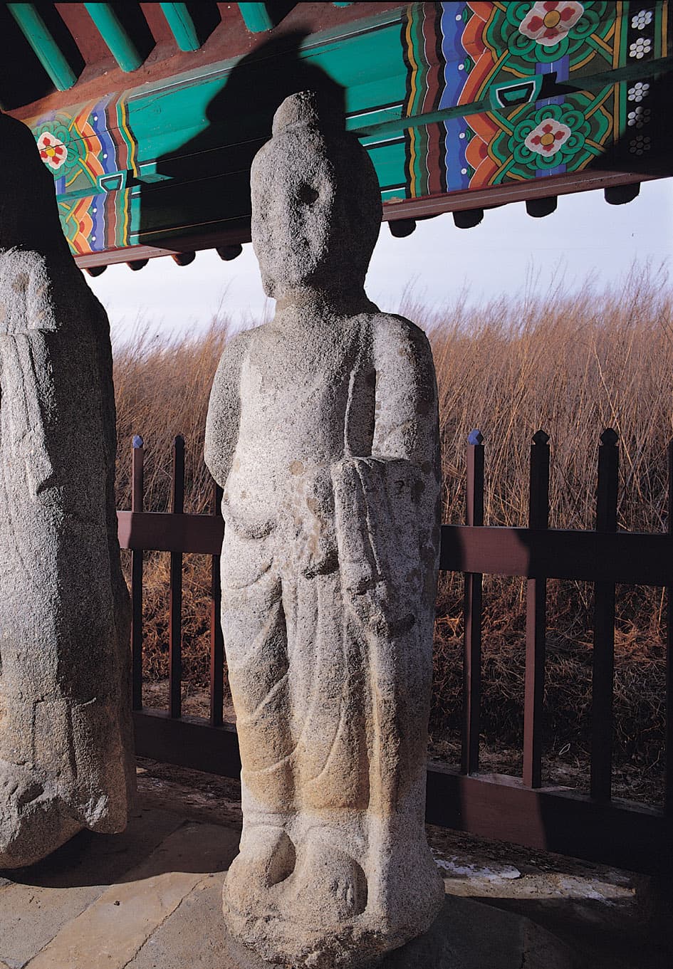 정읍 보화리 석조이불입상 — 석조이불입상 중 향우측 불상 (정면 향)
