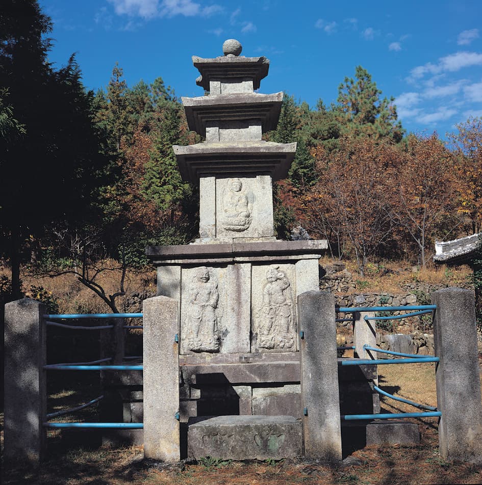 광양 중흥산성 삼층석탑 — 광양 중흥산성 삼층석탑