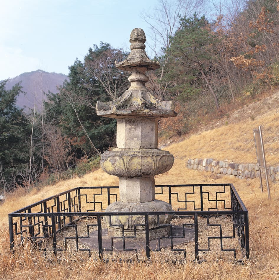 장흥 보림사 동 승탑 — 장흥 보림사 동 승탑
