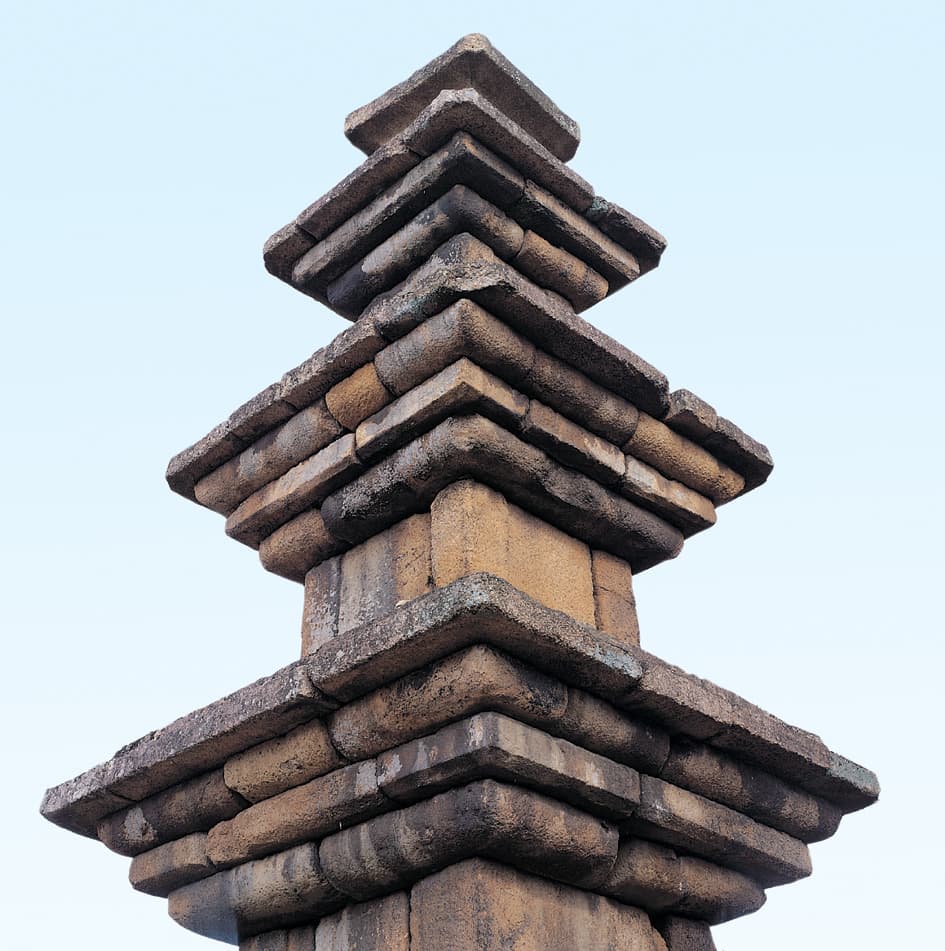 강진 월남사지 삼층석탑 — 탑신부세부(탑신과 옥개석)