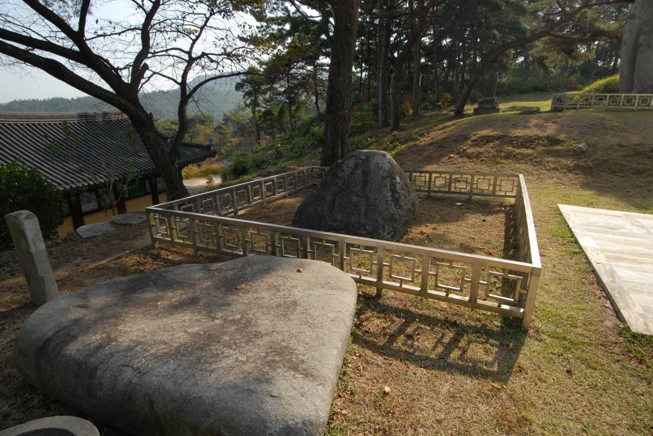 나주 철천리 마애칠불상 — 나주철천리칠불석상