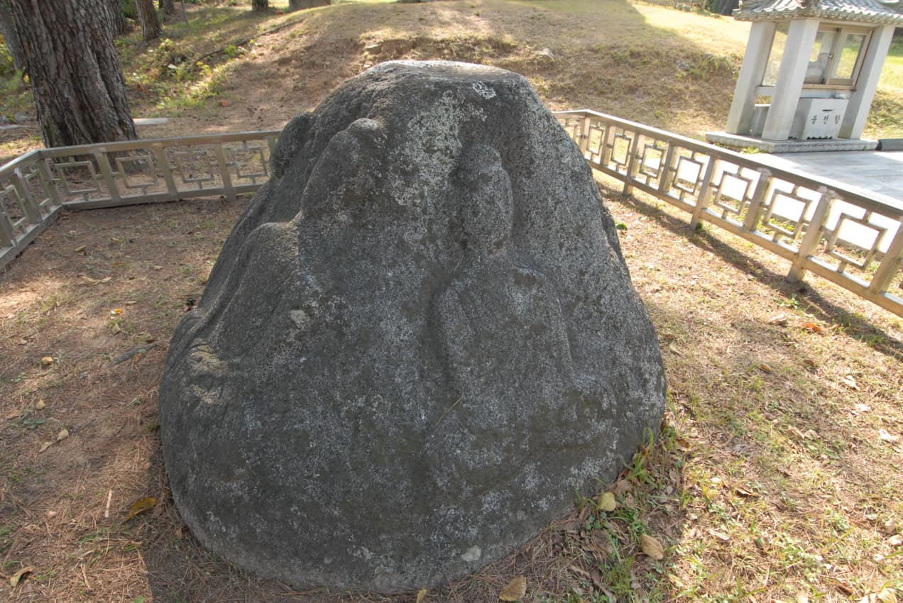 나주 철천리 마애칠불상 — 나주 철천리 마애칠불상(동면좌상)
