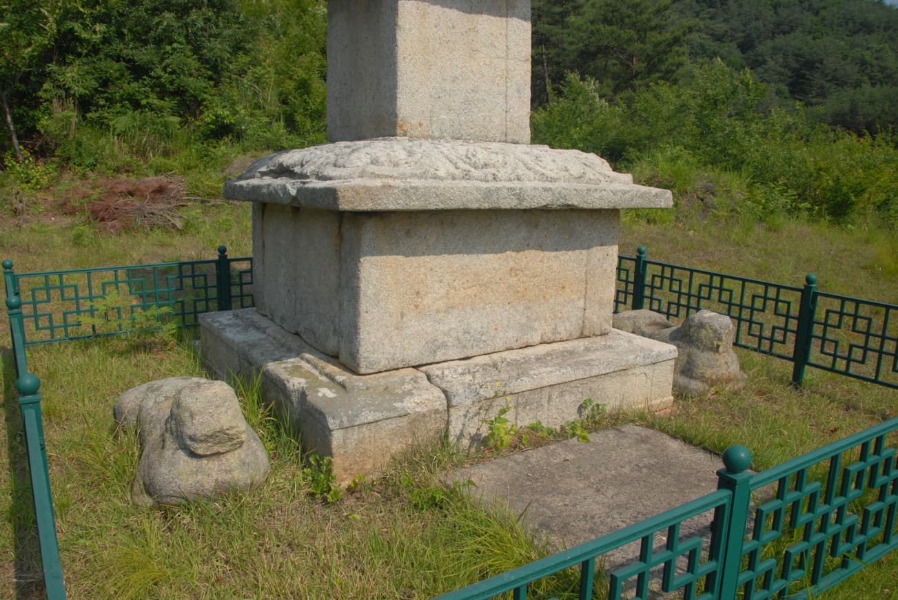 구례 논곡리 삼층석탑 — 구례논곡리삼층석탑