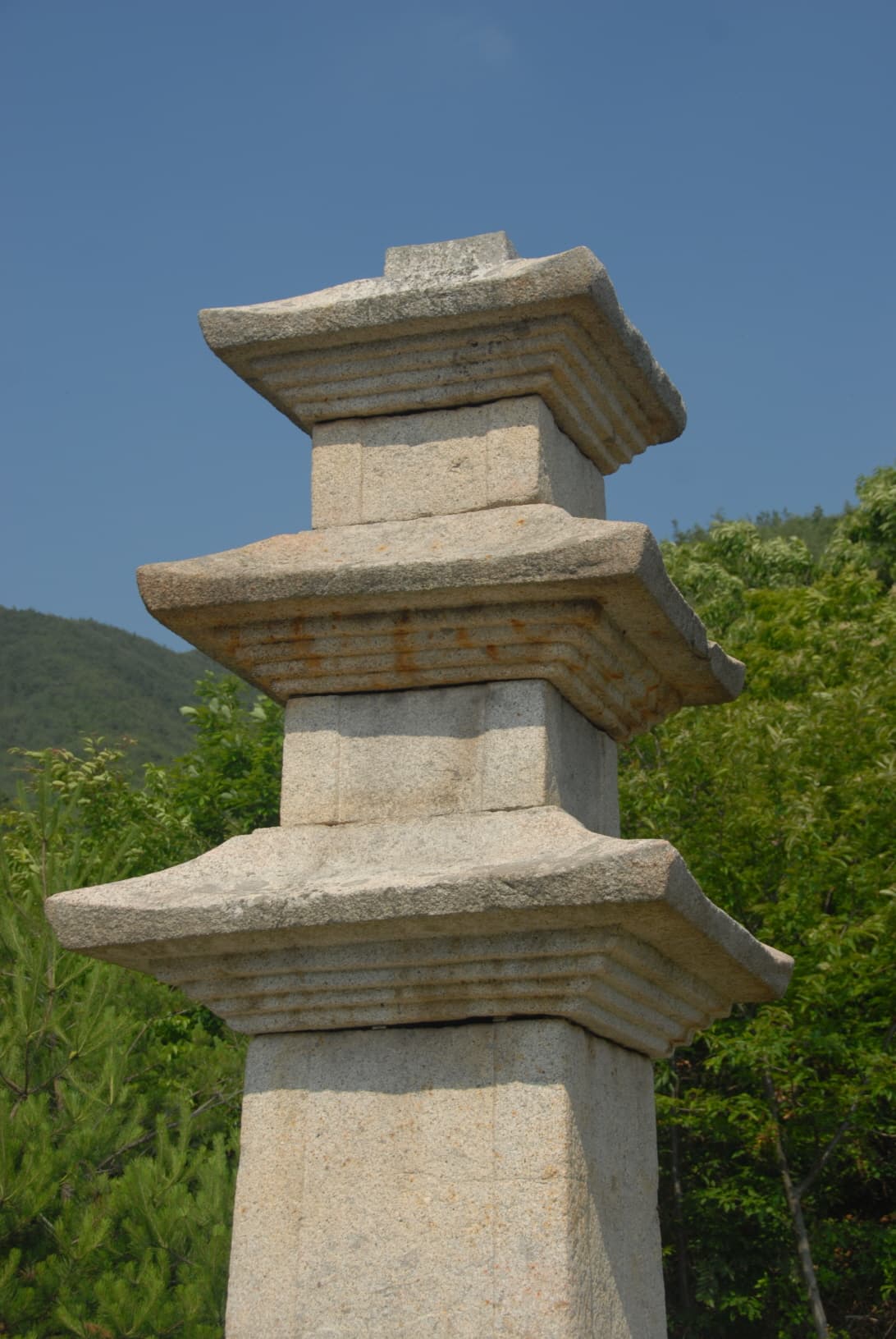 구례 논곡리 삼층석탑 — 구례논곡리삼층석탑