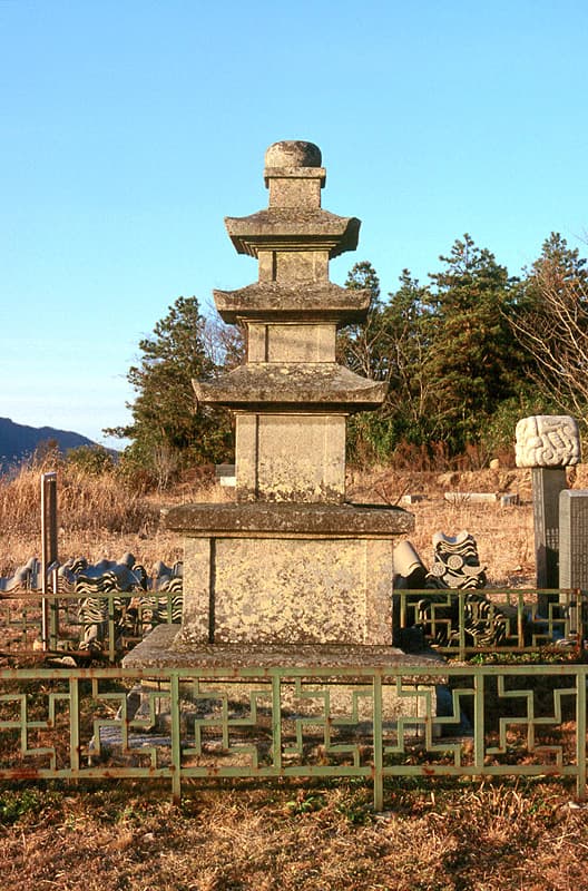 장흥 천관사 삼층석탑 — 천관사삼층석탑