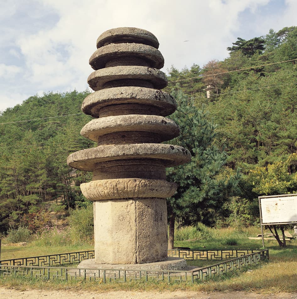 화순 운주사 원형 다층석탑 — 화순 운주사 원형 다층석탑