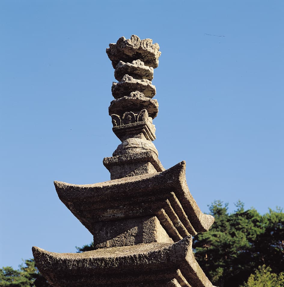 순천 동화사 삼층석탑 — 삼층탑신 및 상륜부 전체