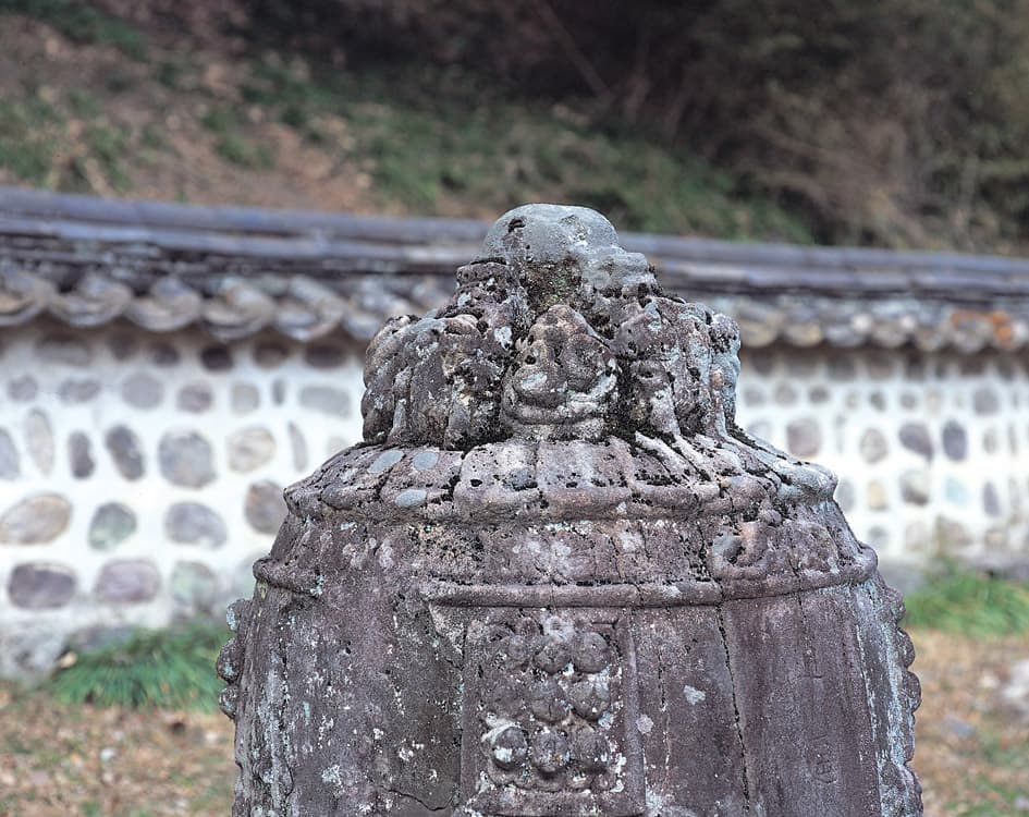 장성 백양사 소요대사탑 — 종 정상의 용두를 연상케 하는 부도 상륜부