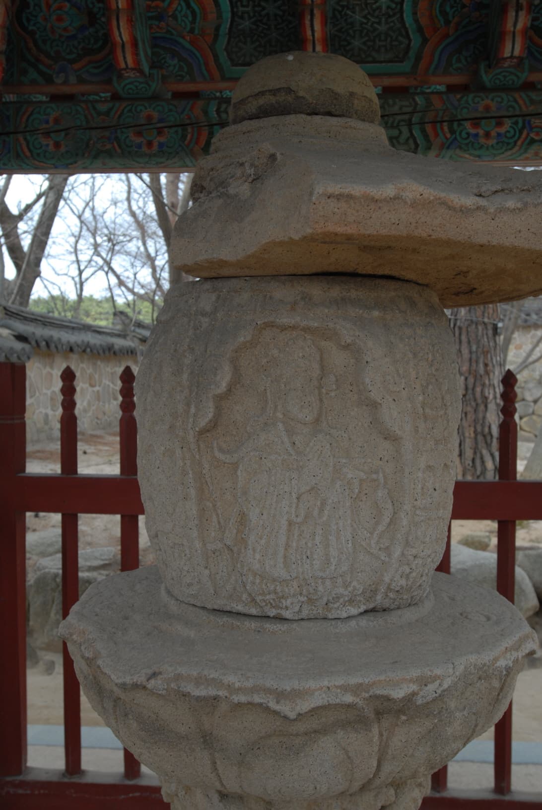 경주 불국사 사리탑 — 보살상