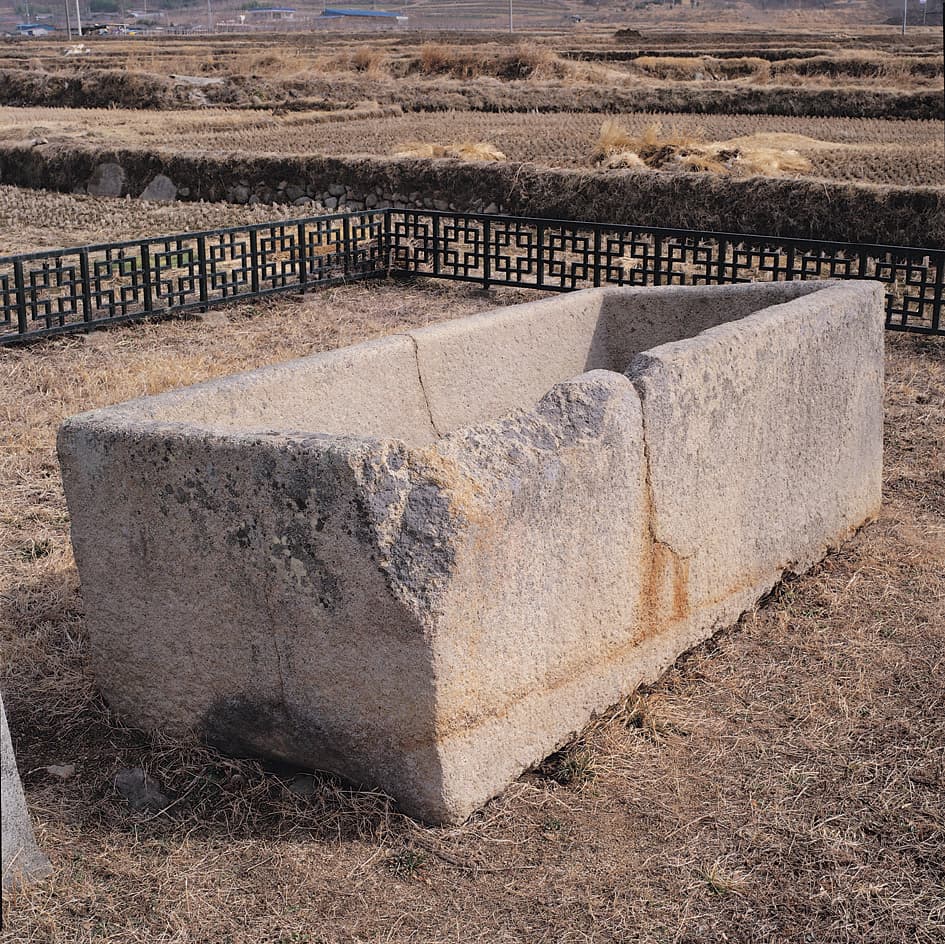 경주 보문사지 석조 — 석조 모서리 훼손상태