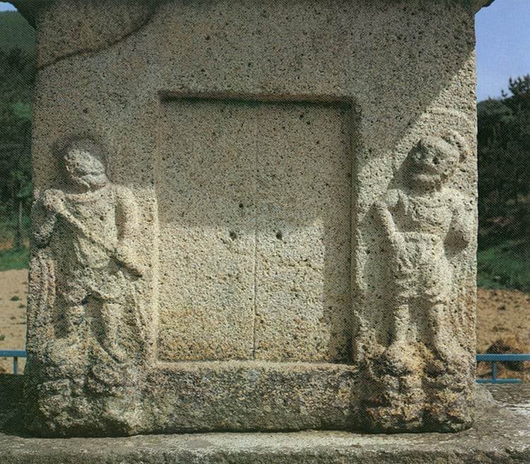 경주 서악동 삼층석탑 — 인왕상