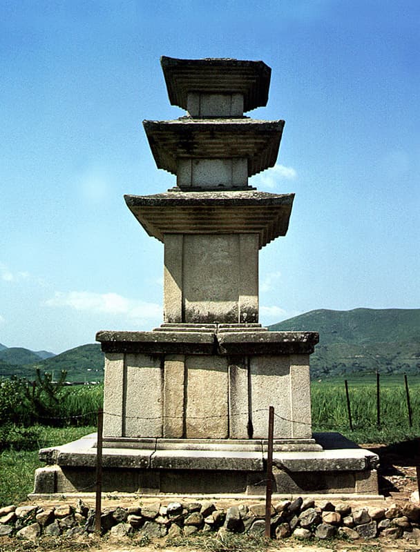 청도 봉기리 삼층석탑 — 청도 봉기리 삼층석탑