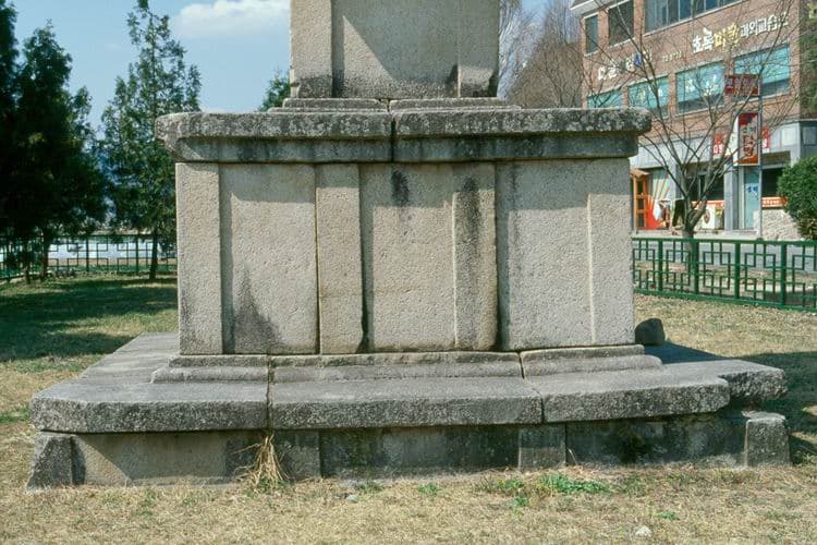 청도 봉기리 삼층석탑 — 청도 봉기리 삼층석탑(기단부)