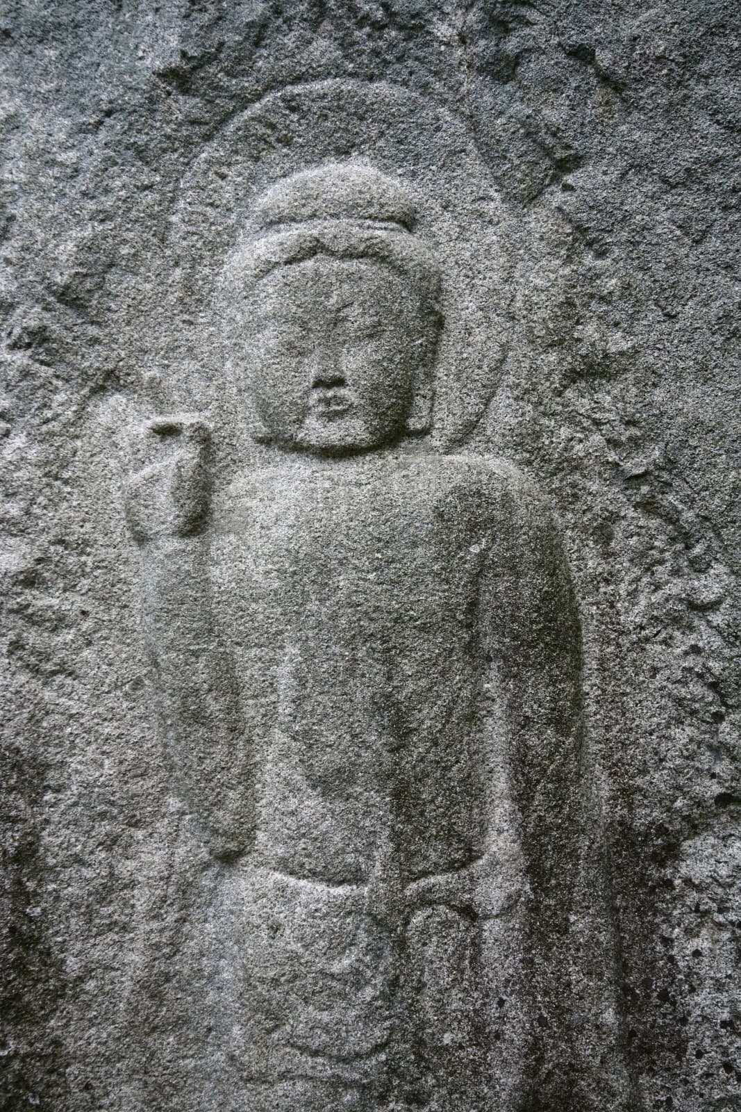 경주 율동 마애여래삼존입상 — 경주 율동 마애여래삼존입상