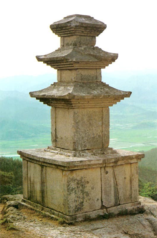 경주 남산 용장사곡 삼층석탑 — 경주남산용장사곡삼층석탑