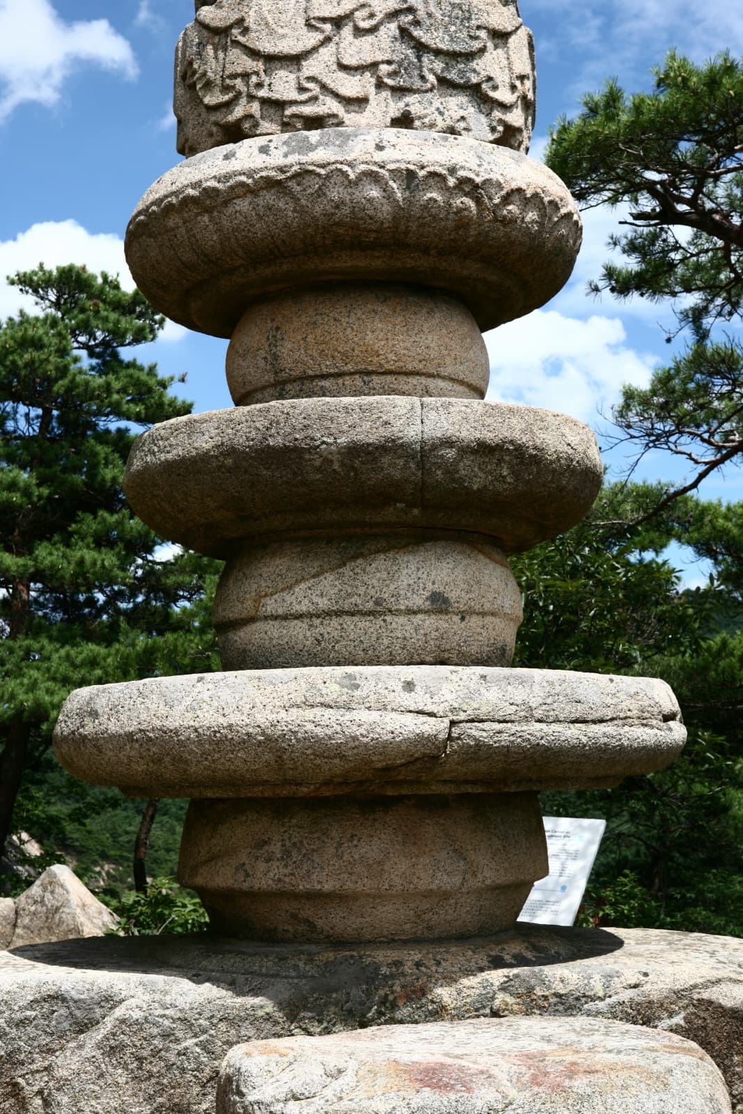 경주 남산 용장사곡 석조여래좌상 — 경주 남산 용장사곡 석조여래좌상 원반석