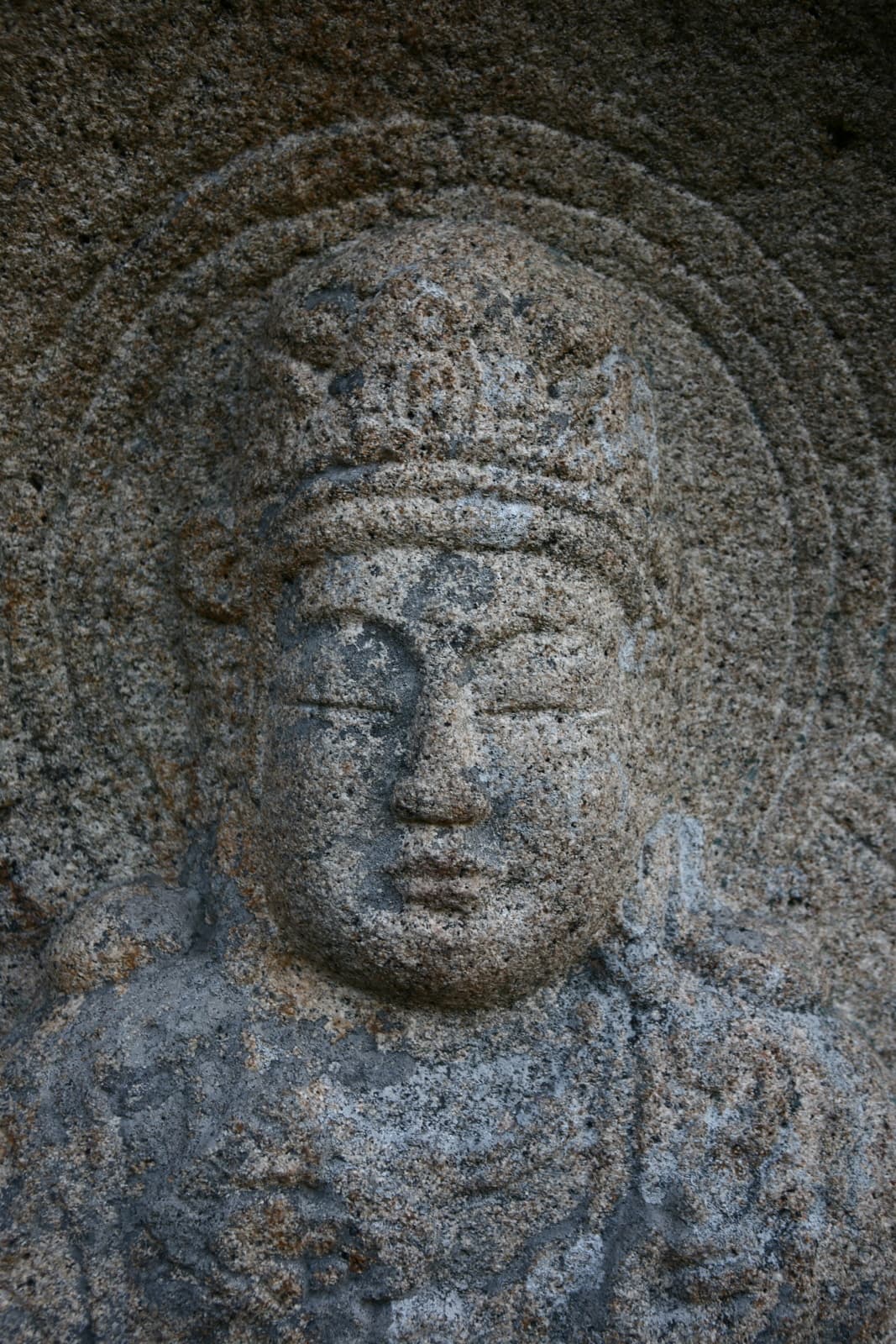 경주 남산 신선암 마애보살반가상 — 경주남산신선암마애보살반가상 얼굴