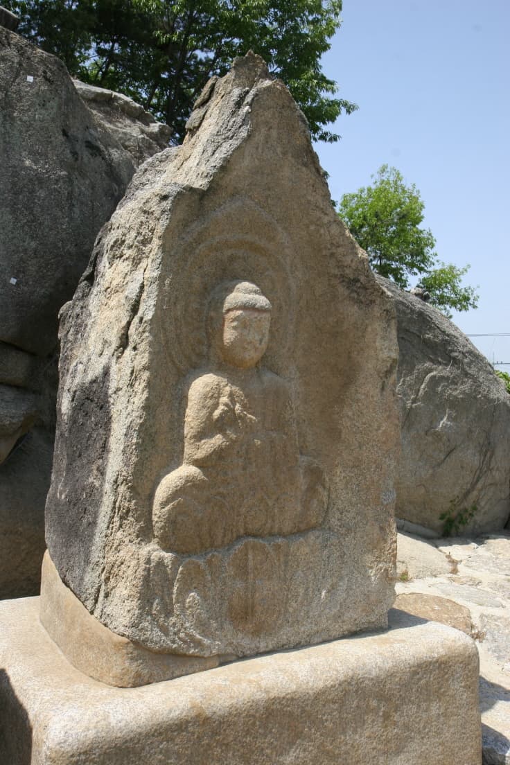 영주 가흥동 마애여래삼존상 및 여래좌상 — 영주가흥리마애삼존불상 신발견마애불상