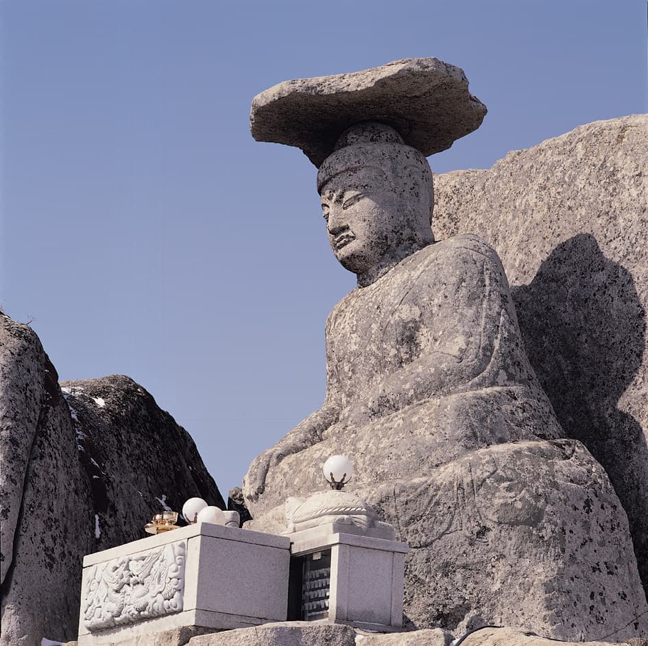 경산 팔공산 관봉 석조여래좌상 — 여래좌상 좌측면 향