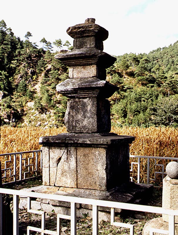 울진 구산리 삼층석탑 — 울진 구산리 삼층석탑