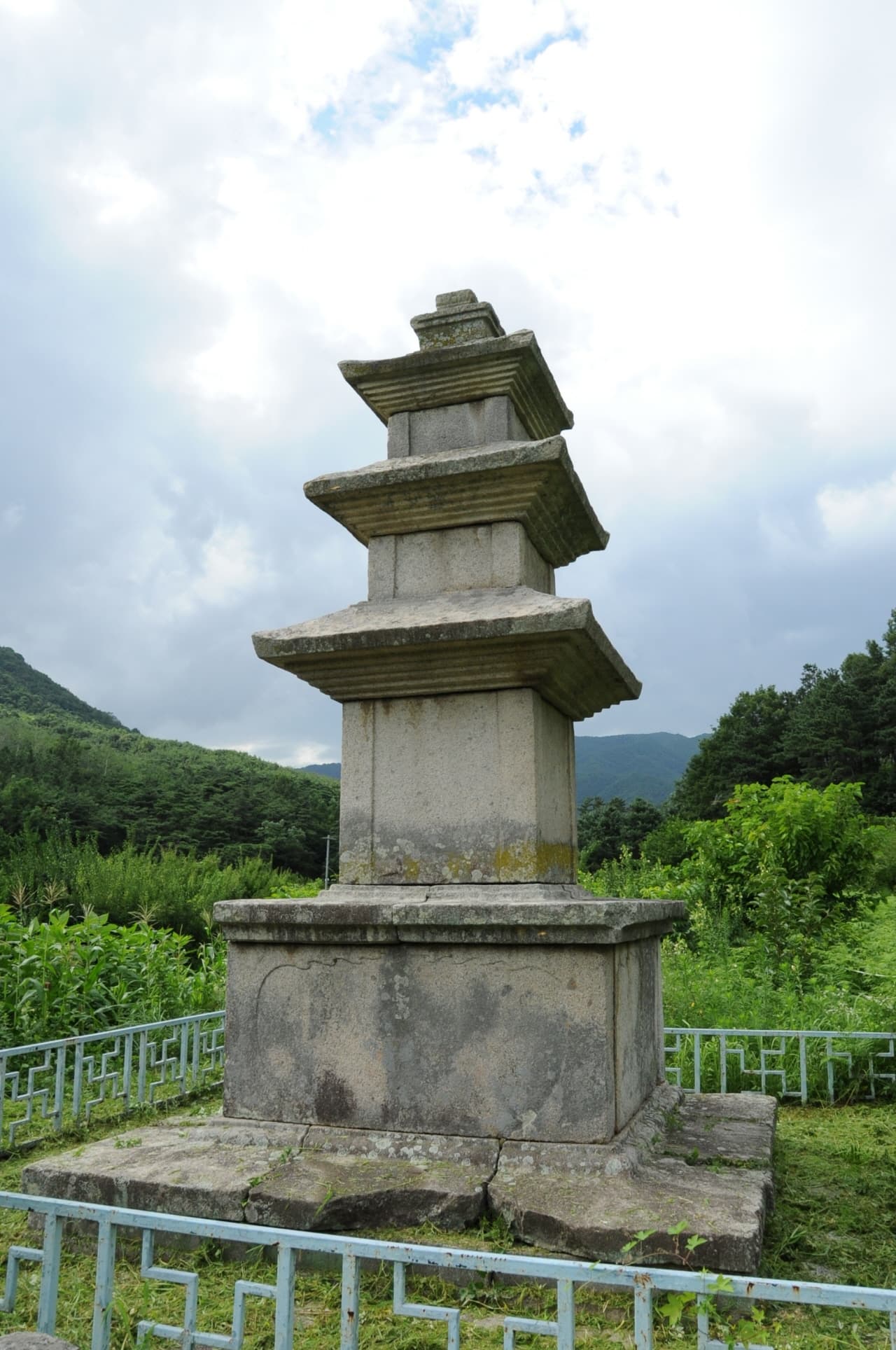칠곡 기성리 삼층석탑 — 칠곡 기성리 삼층석탑 (촬영:문화재청)