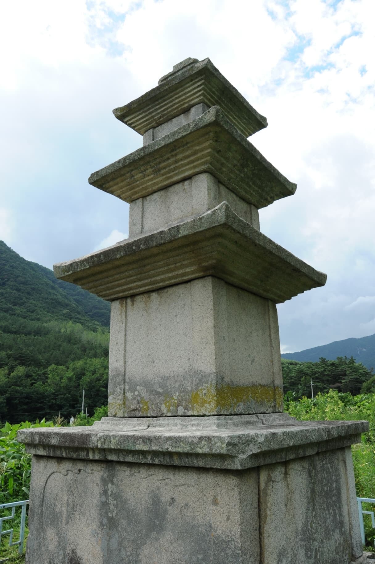 칠곡 기성리 삼층석탑 — 칠곡 기성리 삼층석탑 (촬영:문화재청)