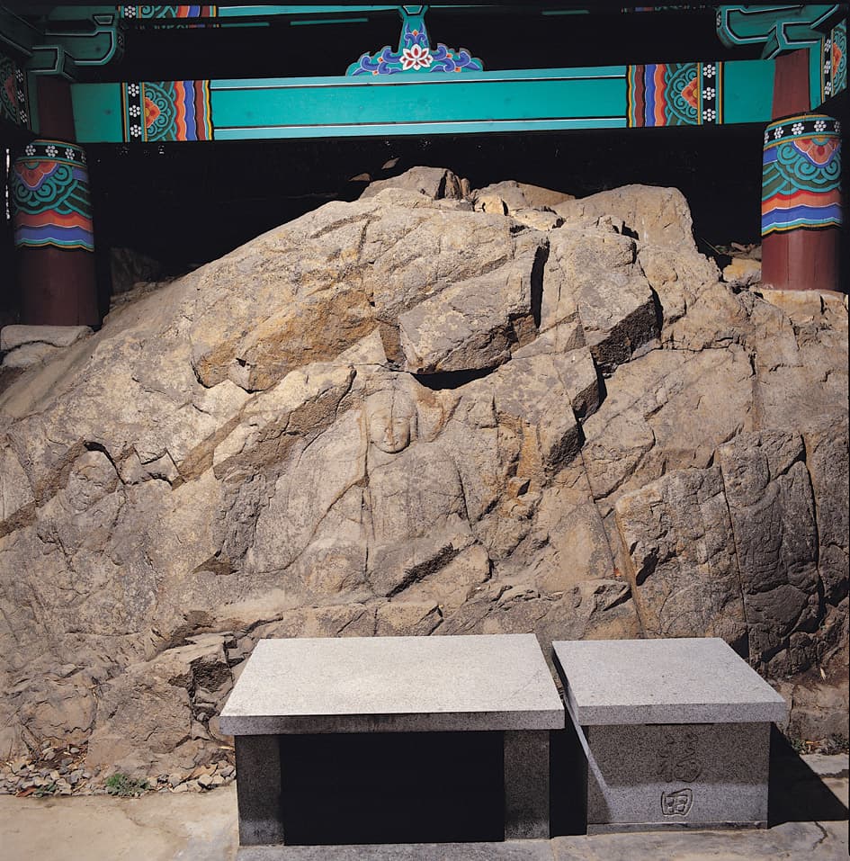경주 낭산 마애보살삼존좌상 — 경주 낭산 마애보살삼존좌상
