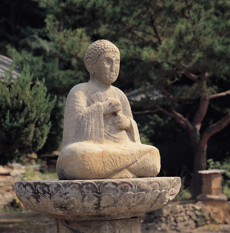 영천 화남리 석조여래좌상 — 석조여래좌상의 불신과 3중 앙련석