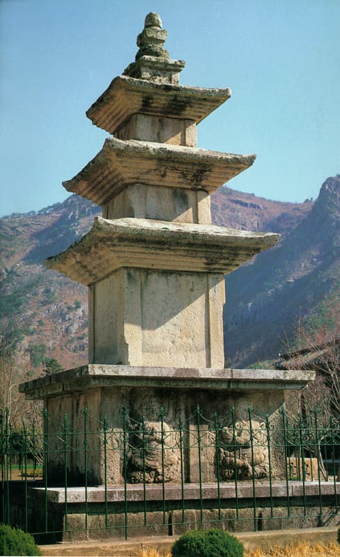 청도 운문사 동·서 삼층석탑 — 청도 운문사 동ㆍ서 삼층석탑