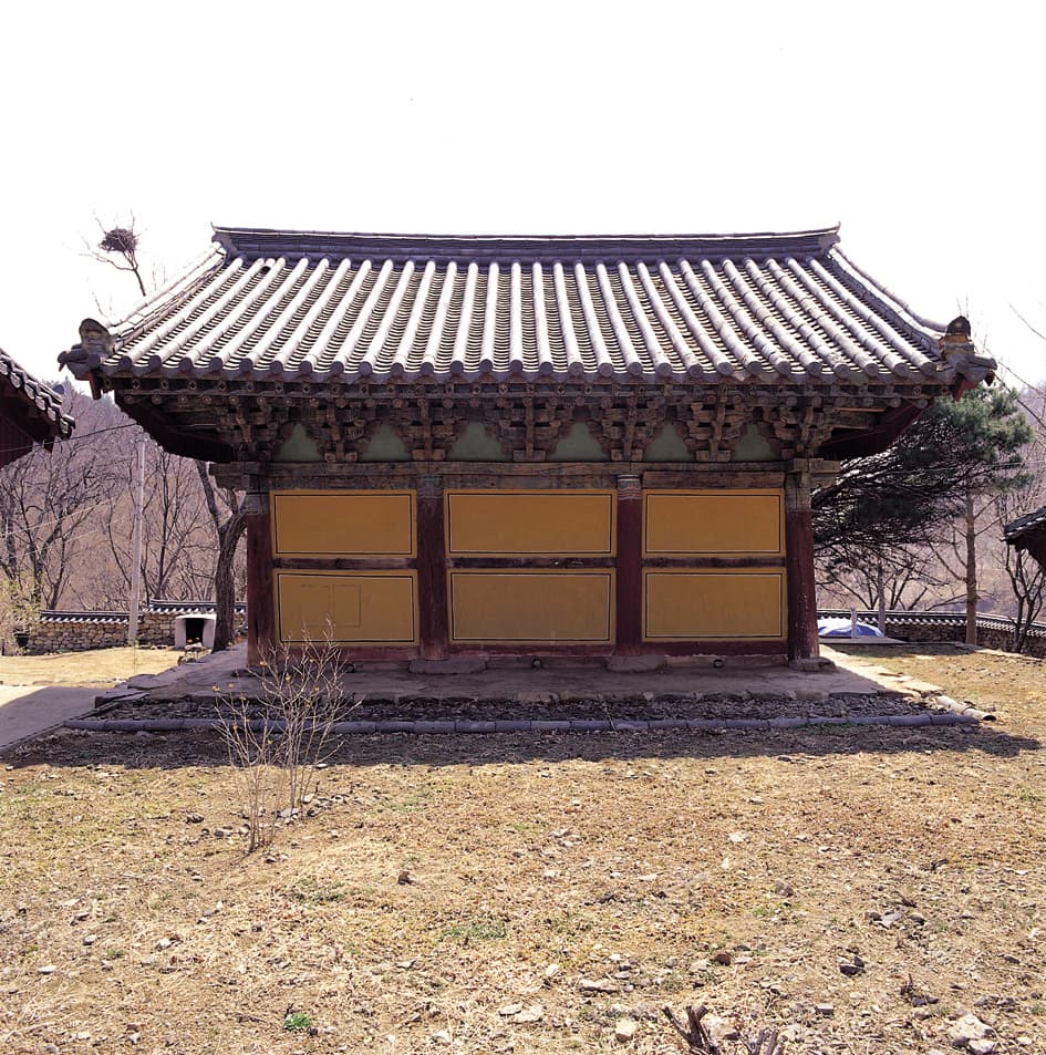 청도 대적사 극락전 — 청도 대적사 극락전 배면