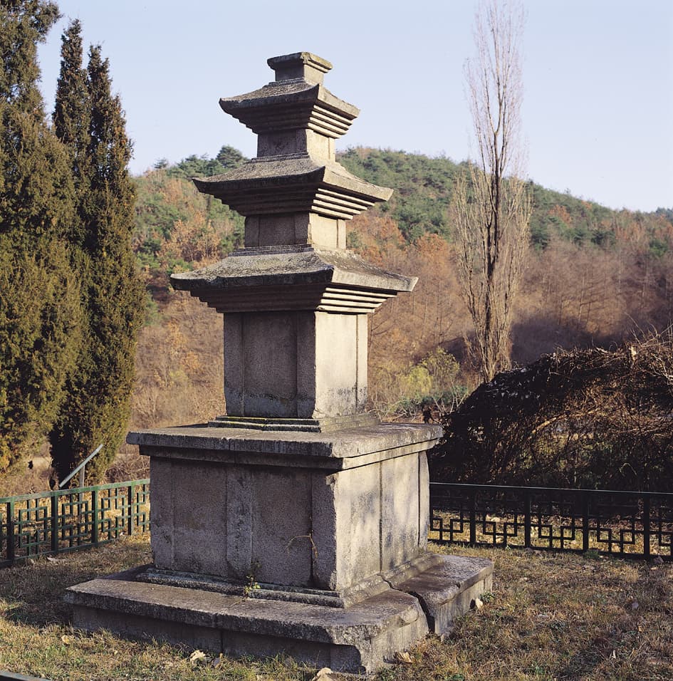 경주 남사리 삼층석탑 — 경주 남사리 삼층석탑
