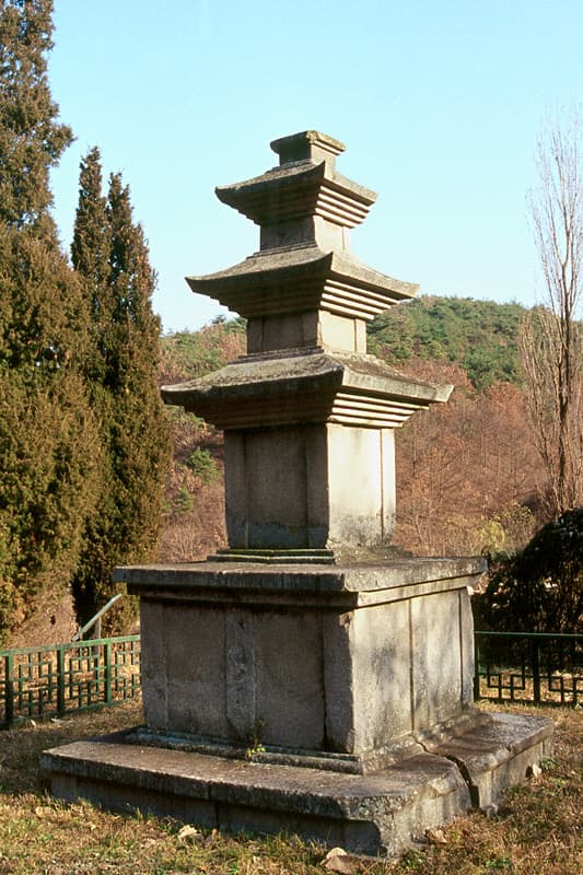 경주 남사리 삼층석탑 — 경주 남사리 삼층석탑