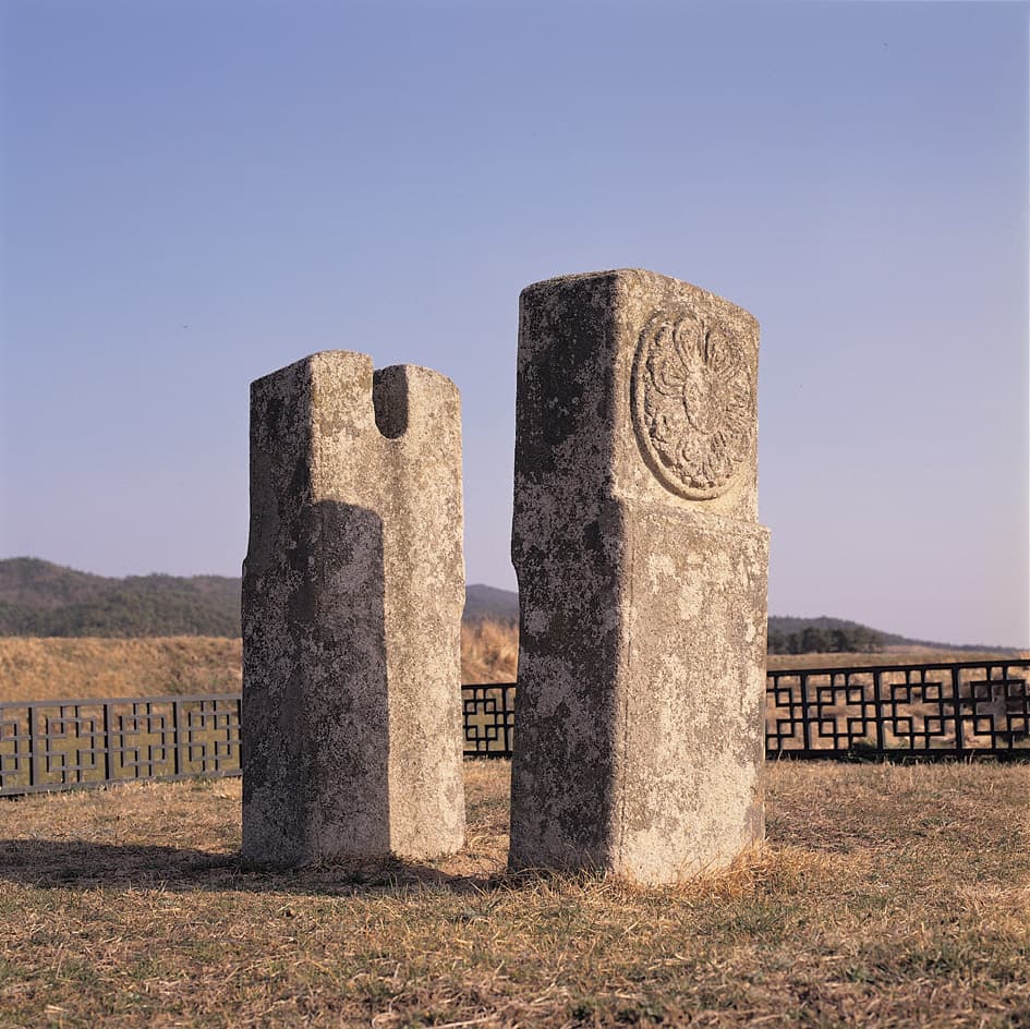 경주 보문사지 연화문 당간지주 — 경주 보문사지 연화문 당간지주