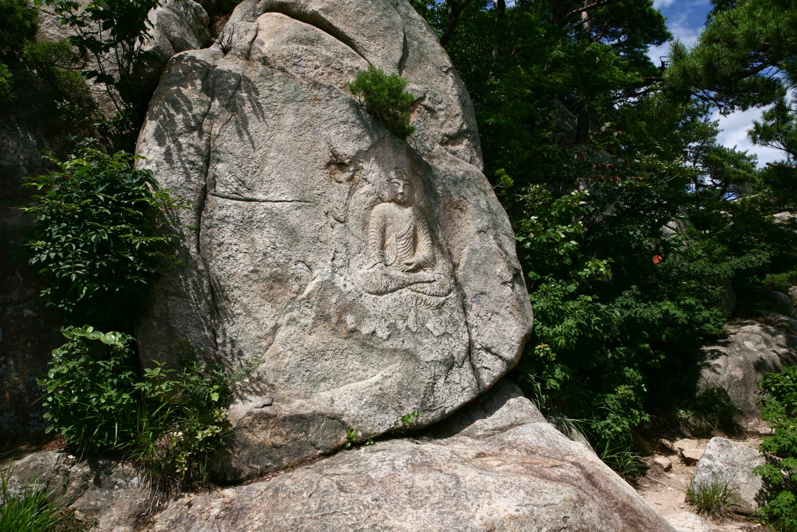 경주 남산 용장사지 마애여래좌상 — 경주 남산 용장사지 마애여래좌상
